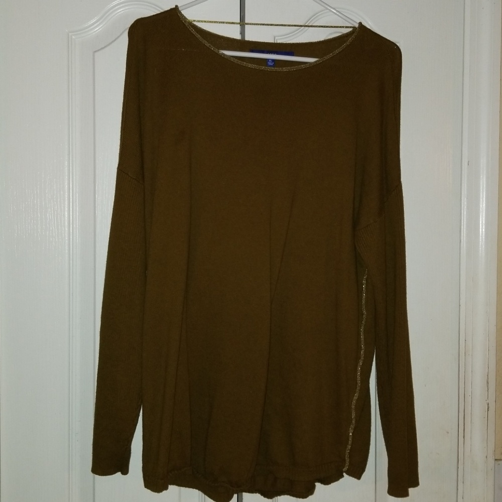 Lightweight sweater